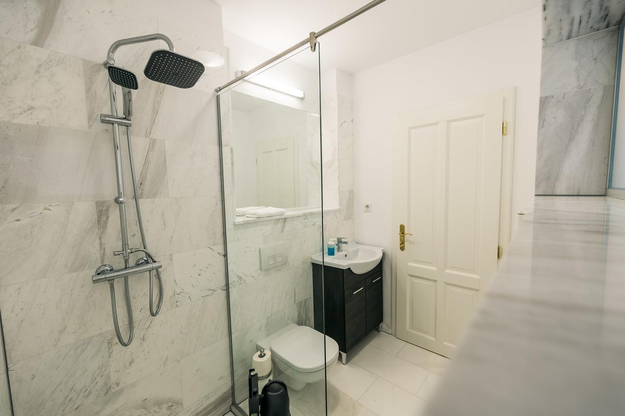 Yellowboot Aparthotel 锡比乌 外观 照片
